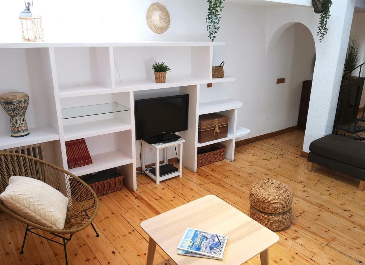 Apartamento Atocha 68 Apartment Madrid Bagian luar foto